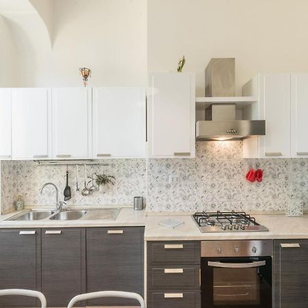 The Best Rent - Colourful Two-Bedroom Apartment Near Termini Station Roma Esterno foto